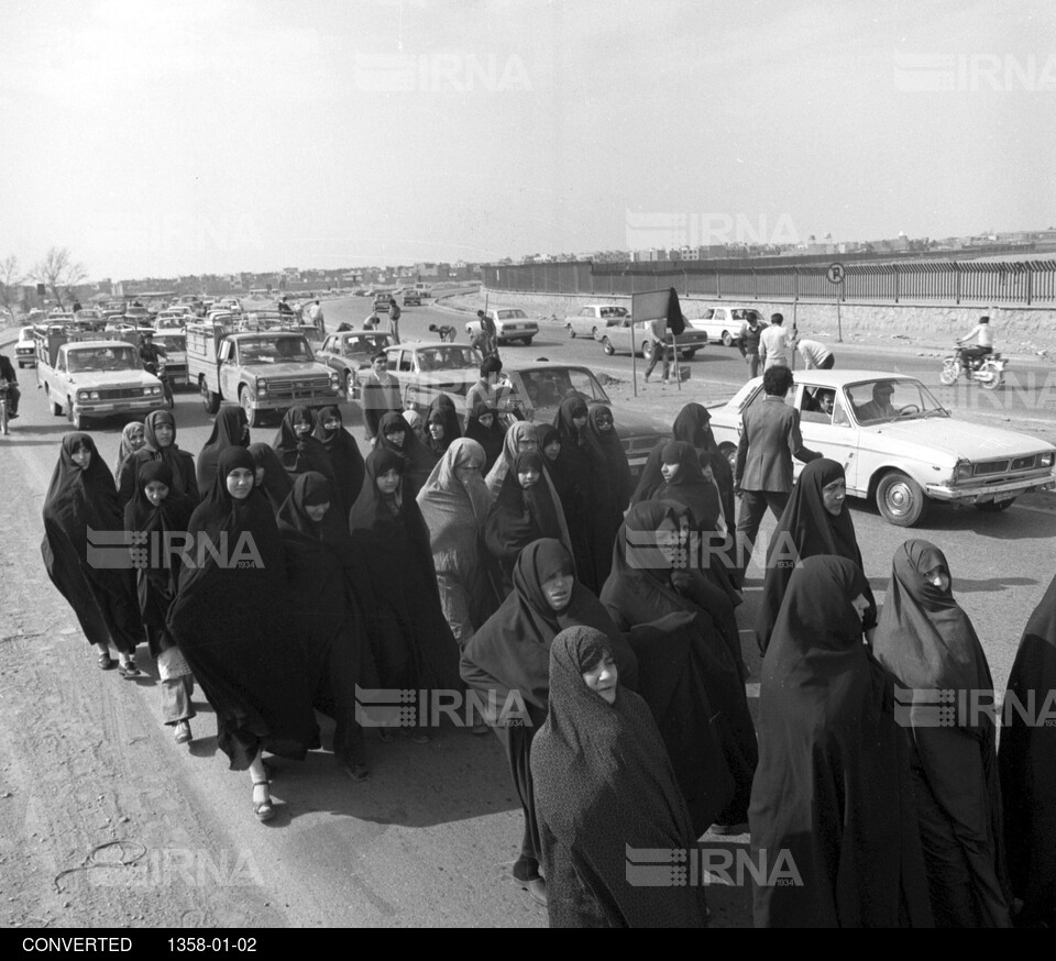 اجتماع مردم تهران در حمایت از برقراری جمهوری اسلامی - پیوستن گروههای تظاهر کننده به این اجتماع