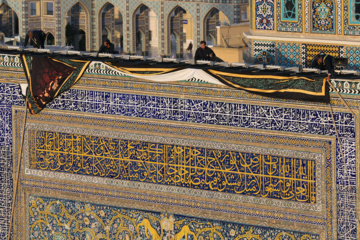 Servants change dome flag at Imam Reza (AS) shrine