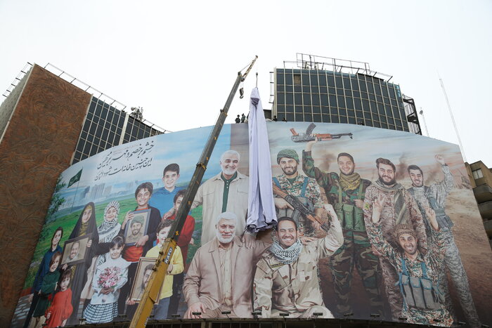 رونمایی از دیوارنگاره «لشکر محمد (ص)» در میدان ولیعصر (عج)