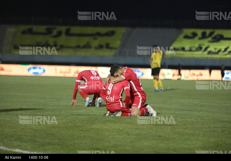 دیدار تیم های فوتبال پرسپولیس و سپاهان اصفهان