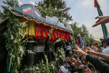 Multitudinario funeral del mártir Haniya en Teherán