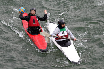 Liga Premier de Barco Dragón y Kayak Polo femenino