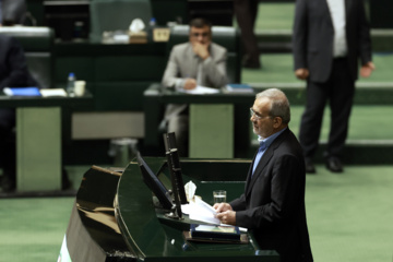 Presentación del proyecto de presupuestos para el próximo año iraní al Mayles