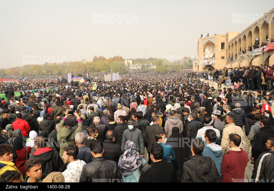 تجمع مردم و کشاورزان اصفهان در زاینده رود