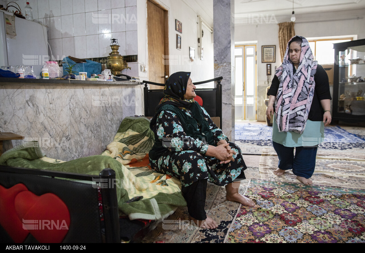 «خاله رحیمه» ؛ احیاگر هنر جاجیم بافی روستای زیارت