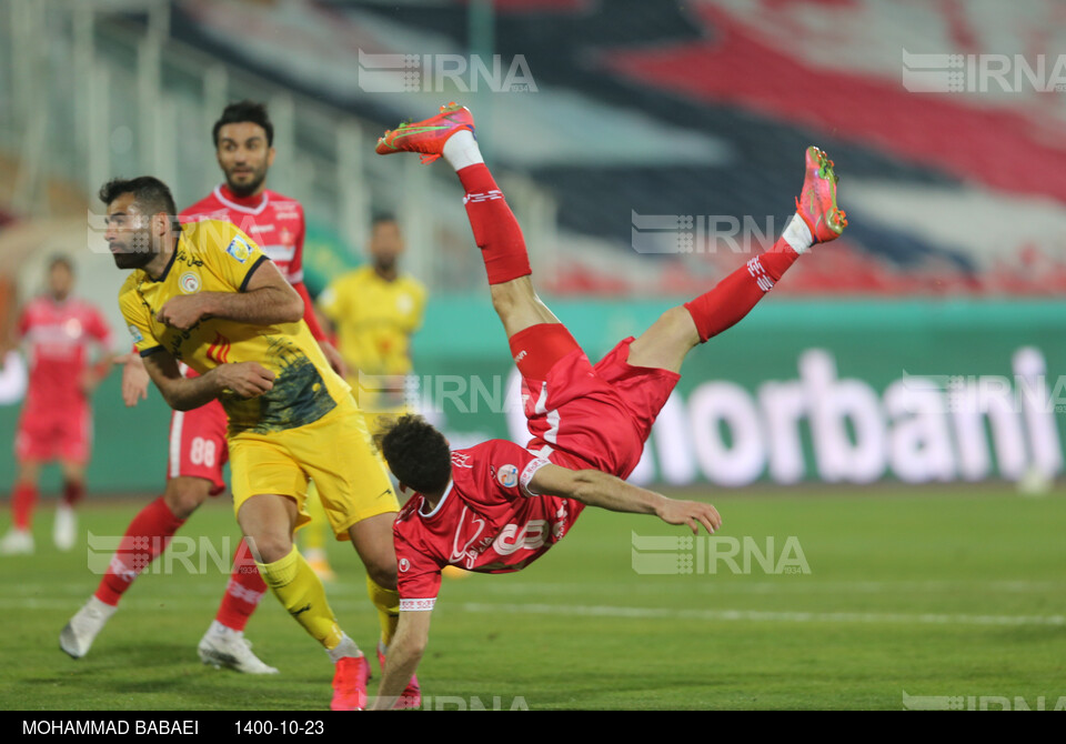 دیدار تیمهای فوتبال پرسپولیس و فجر سپاسی شیراز