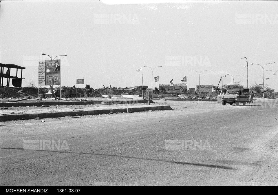 بازدید خبرنگاران خارجی از خرمشهر و هویزه - جبهه های جنوب - عملیات بیت المقدس