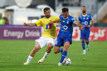 Iran's Pro League: Esteghlal vs. Sanat Naft