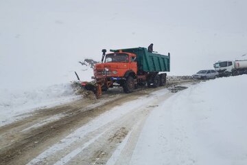 بازگشایی و برف‌روبی مسیرهای روستایی مهاباد