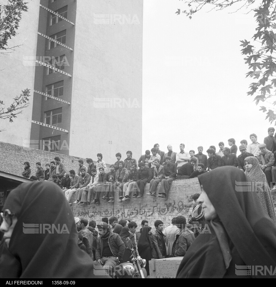 راهپیمایی مردم تهران و نماز جمعه در روز عاشورای حسینی