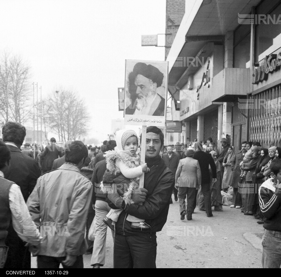 مروری بر روزهای انقلاب - راهپیمایی مردم در روز اربعین 29 دی 1357