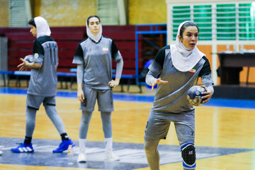 Entrenamiento del equipo femenino iraní de balonmano 
