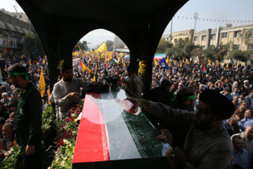 Ceremonia fúnebre en Mashhad por el general Nilforushan