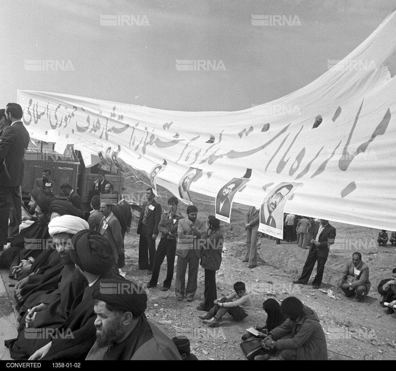 اجتماع مردم تهران در حمایت از برقراری جمهوری اسلامی