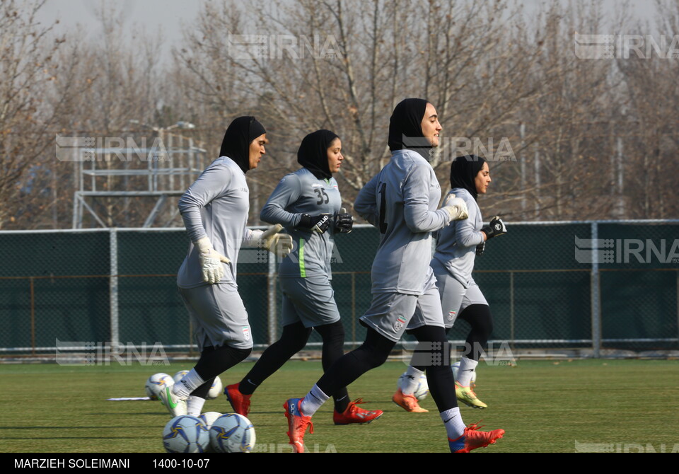 بازدید انسیه خزعلی از تمرین تیم ملی فوتبال زنان