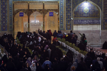 L'ambiance du sanctuaire de l'Imam Reza (P) à la veille de l’anniversaire de la bienheureuse naissance du très vénéré Imam Ali (P)