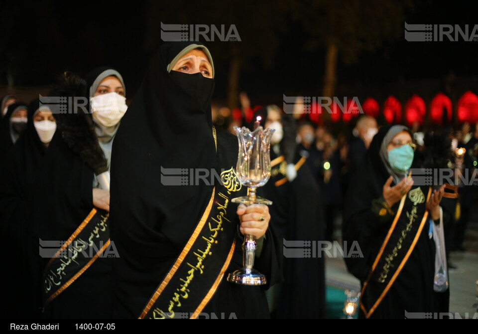 مراسم لاله گردانی خدام حرمین احمدی و محمدی (ع) در شیراز