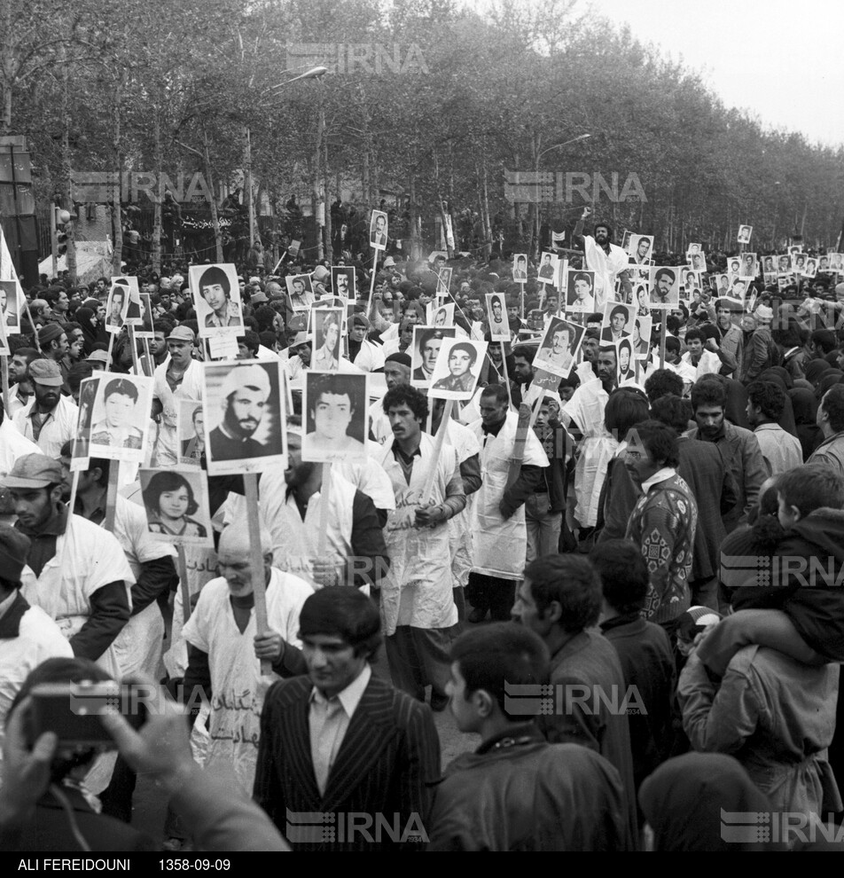 راهپیمایی مردم تهران و نماز جمعه در روز عاشورای حسینی