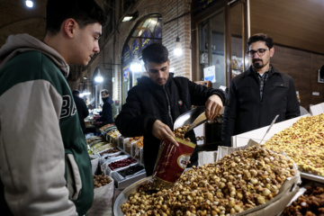 Compras para la noche de Yalda en Teherán