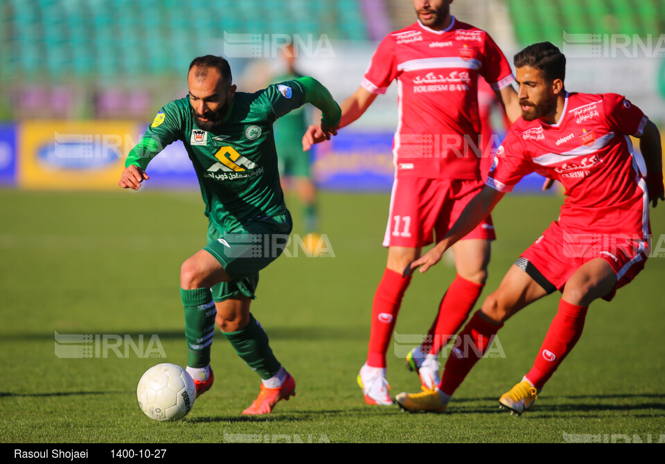 دیدار تیم‌های فوتبال ذوب‌آهن و پرسپولیس