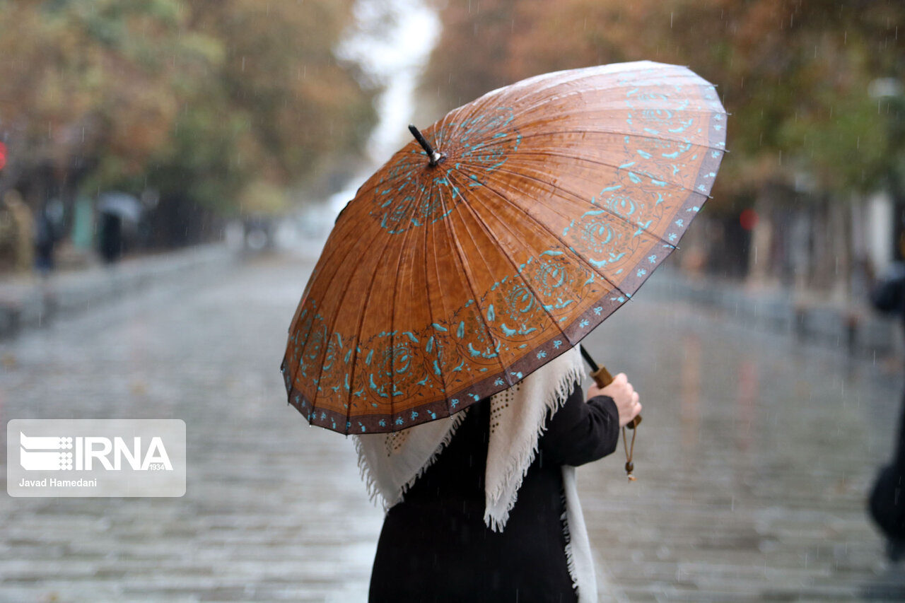 رگبار باران همدان را فرا می‌گیرد