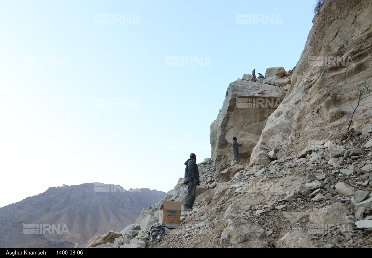 انفجار صخره ۵۰۰۰ تُنی در آزادراه تهران-شمال