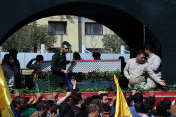 Ceremonia fúnebre en Mashhad por el general Nilforushan