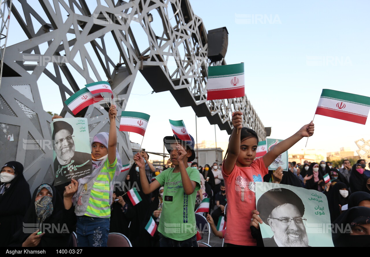 جشن تهرانی‌ها برای رییس جمهور منتخب