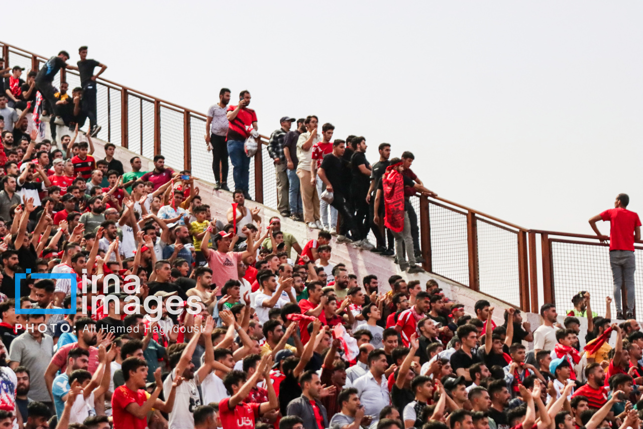 لیگ برتر فوتبال- تراکتور و پرسپولیس