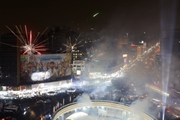 Téhéran-Rue Valiasr: feu d’artifice pour la Mi-Sha'ban