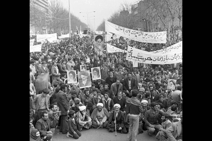۱۹ بهمن ۱۳۵۷، راهپیمایی مردم تهران در حمایت از امام خمینی(ره)