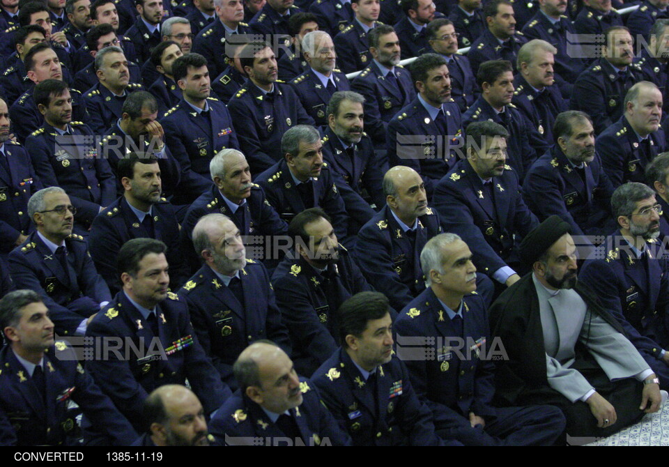 دیدار پرسنل نیروی هوایی ارتش با مقام معظم رهبری  ۱۹ بهمن ۱۳۸۵