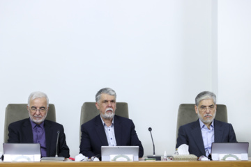 Iran’s new cabinet holds first session