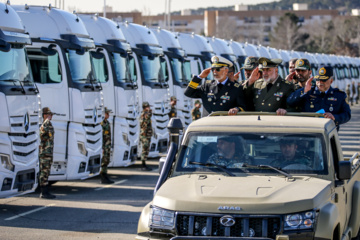 
Des véhicules tactiques, des drones et des systèmes de surveillance audio rejoignent les forces terrestres de l'armée iranienne
