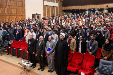 Presidente Pezeshkian asiste a la ceremonia de Día de Estudiante Universitario 