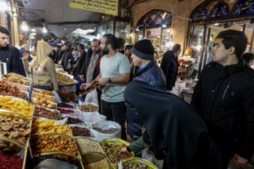 Compras para la noche de Yalda en Teherán