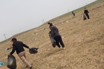 حاشیه روستای «گل‌سليمان آباد» میاندوآب در آستانه روز طبیعت پاکسازی شد