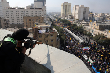 Ceremonia fúnebre en Mashhad por el general Nilforushan