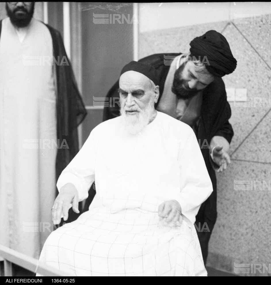 حضرت امام خمینی بنیانگذار جمهوری اسلامی