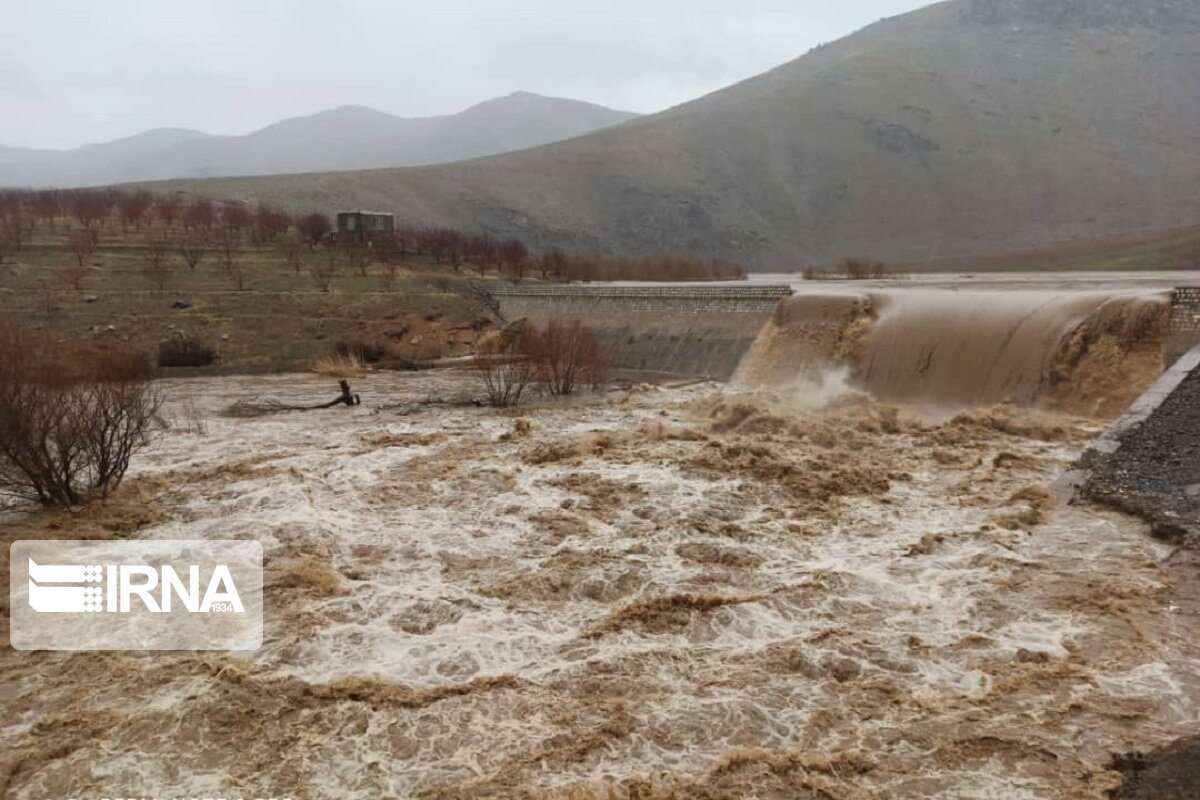 سیلاب مسیر ارتباطی ۲ روستای بهبهان را مسدود کرد