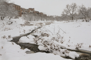 بارش برف زمستانی در روستای اسکندان اسکو