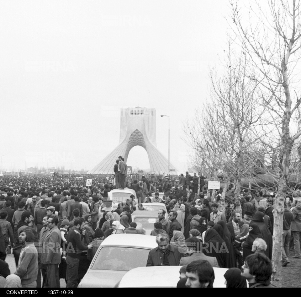 مروری بر روزهای انقلاب - راهپیمایی مردم در روز اربعین 29 دی 1357