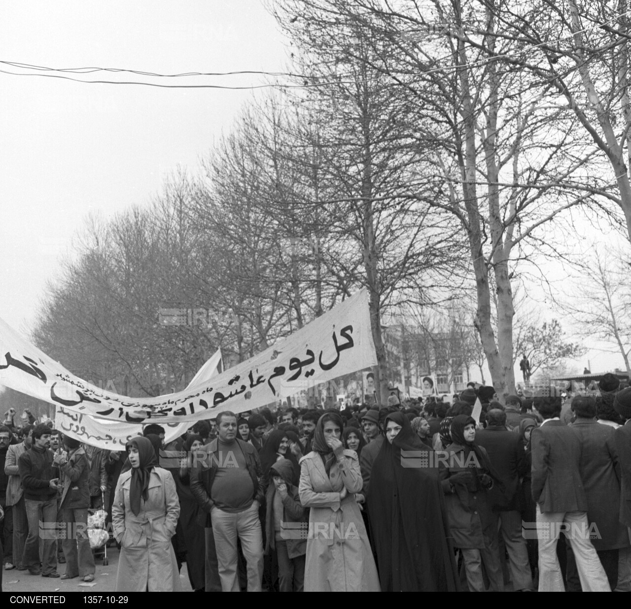 مروری بر روزهای انقلاب - راهپیمایی مردم در روز اربعین 29 دی 1357