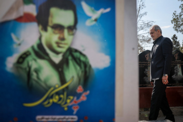 Pezeshkian admin. renews allegiance to Imam Khomeini’s ideals