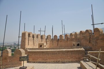 Reconstrucción del castillo Falak ol-Aflak