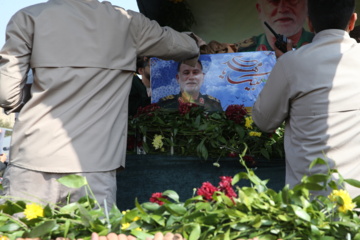 Ceremonia fúnebre en Mashhad por el general Nilforushan