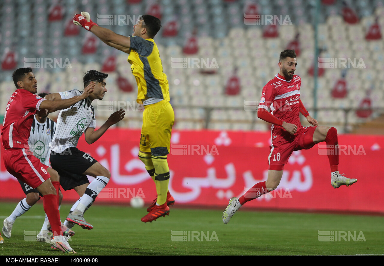 دیدار تیم فوتبال پرسپولیس و نفت مسجدسلیمان