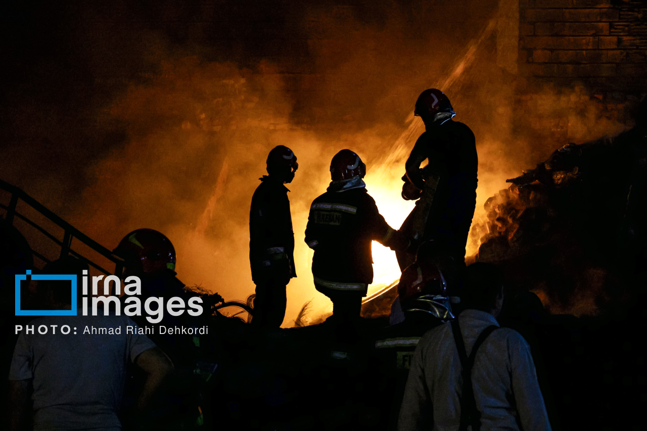 آتش‌سوزی فروشگاه لاستیک در شهرکرد