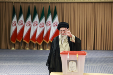 Supreme Leader casts his vote in Iran’s runoff presidential election