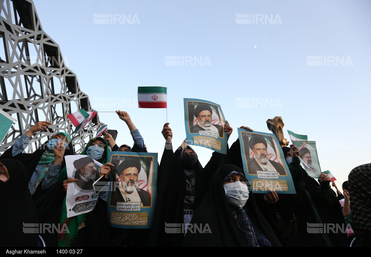 جشن تهرانی‌ها برای رییس جمهور منتخب